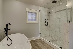 Maison, plusieurs lits, patio, vue golf | Salle de bain