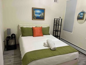 4 bedrooms, iron/ironing board, WiFi, bed sheets