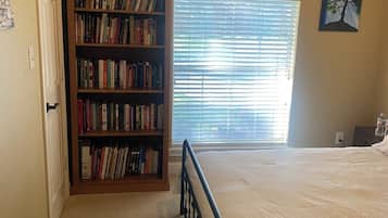2 bedrooms, desk, iron/ironing board, free WiFi