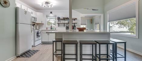 冷蔵庫、電子レンジ、コンロ、食器洗い機