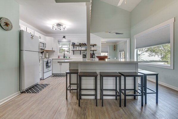 Refrigerador, microondas, parrilla de estufa y lavavajillas 