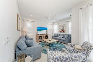 Fernseher, Tischtennisplatte, Bücher