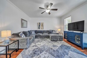 TV, fireplace