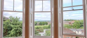 Easy free parking and 5mins ocean and walking around parks or pubs easy