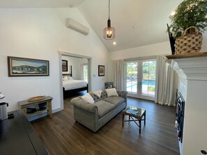 Smart TV, fireplace, table tennis, stereo - Grand Luxury Estate, 5 min from Wineries, Chefs Kitchen, Pool & Spa, Bocce, Farm (Sonoma)