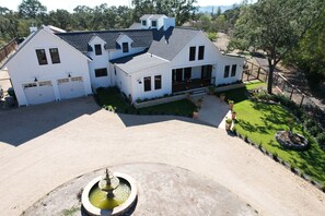 Exterior - Grand Luxury Estate, 5 min from Wineries, Chefs Kitchen, Pool & Spa, Bocce, Farm (Sonoma)