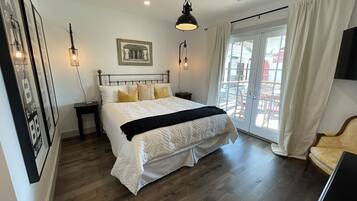 5 slaapkamers, een bureau, een strijkplank/strijkijzer, gratis wifi