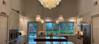 NEW-5 Min to Wineries, 15 min to Napa,Couples/Family Retreat,Chef Kitchen,Luxury