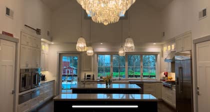 NEW-5 Min to Wineries, 15 min to Napa,Couples/Family Retreat,Chef Kitchen,Luxury