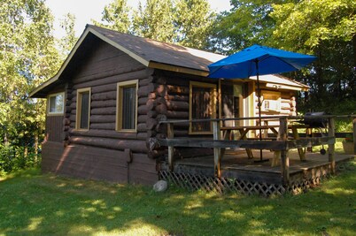 The Perch - 2 Bedroom Historic Loggers' Cabin on Blackduck Lake