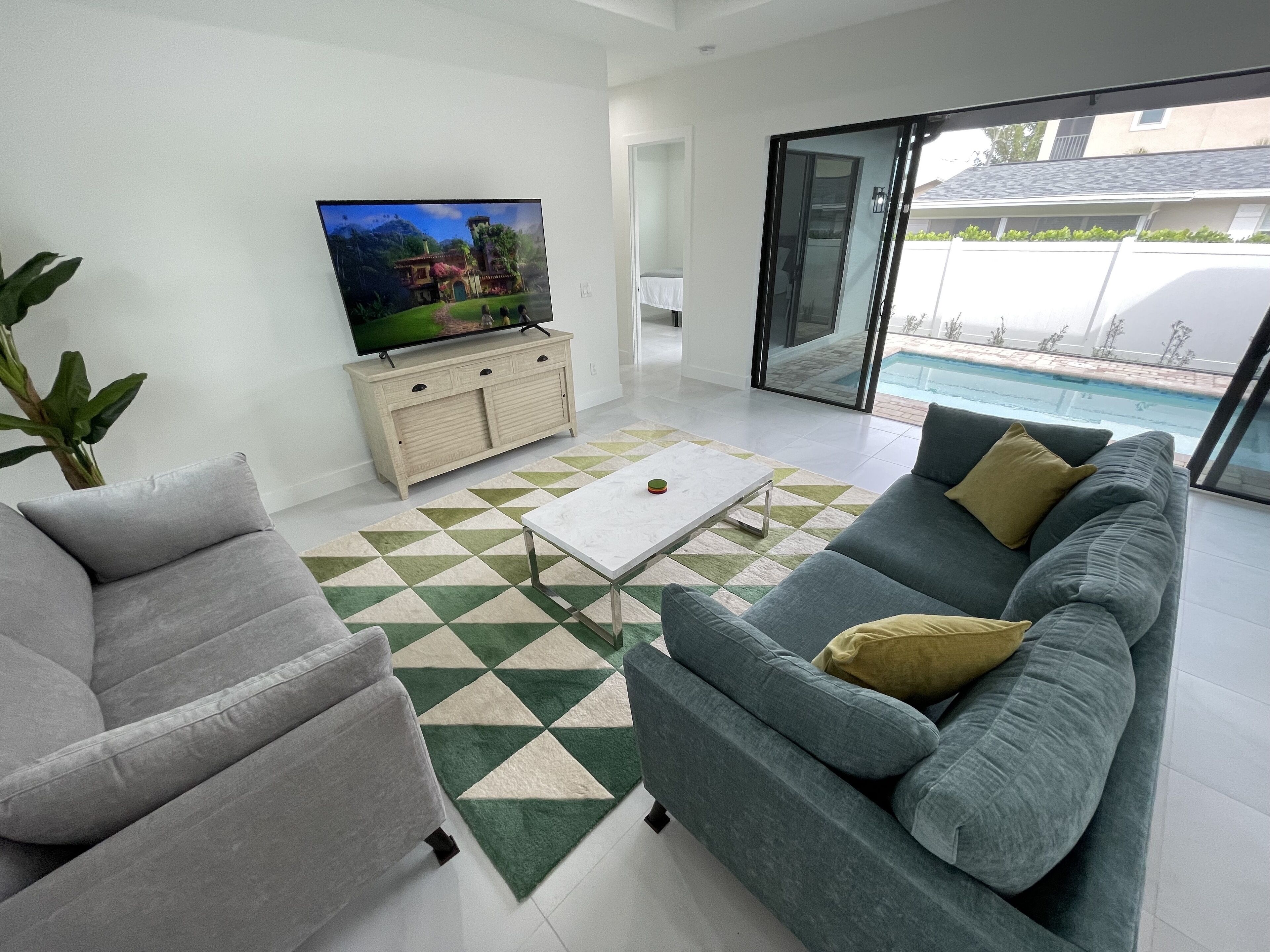 Cheerful pool home a short bike ride to Vanderbilt Beach!