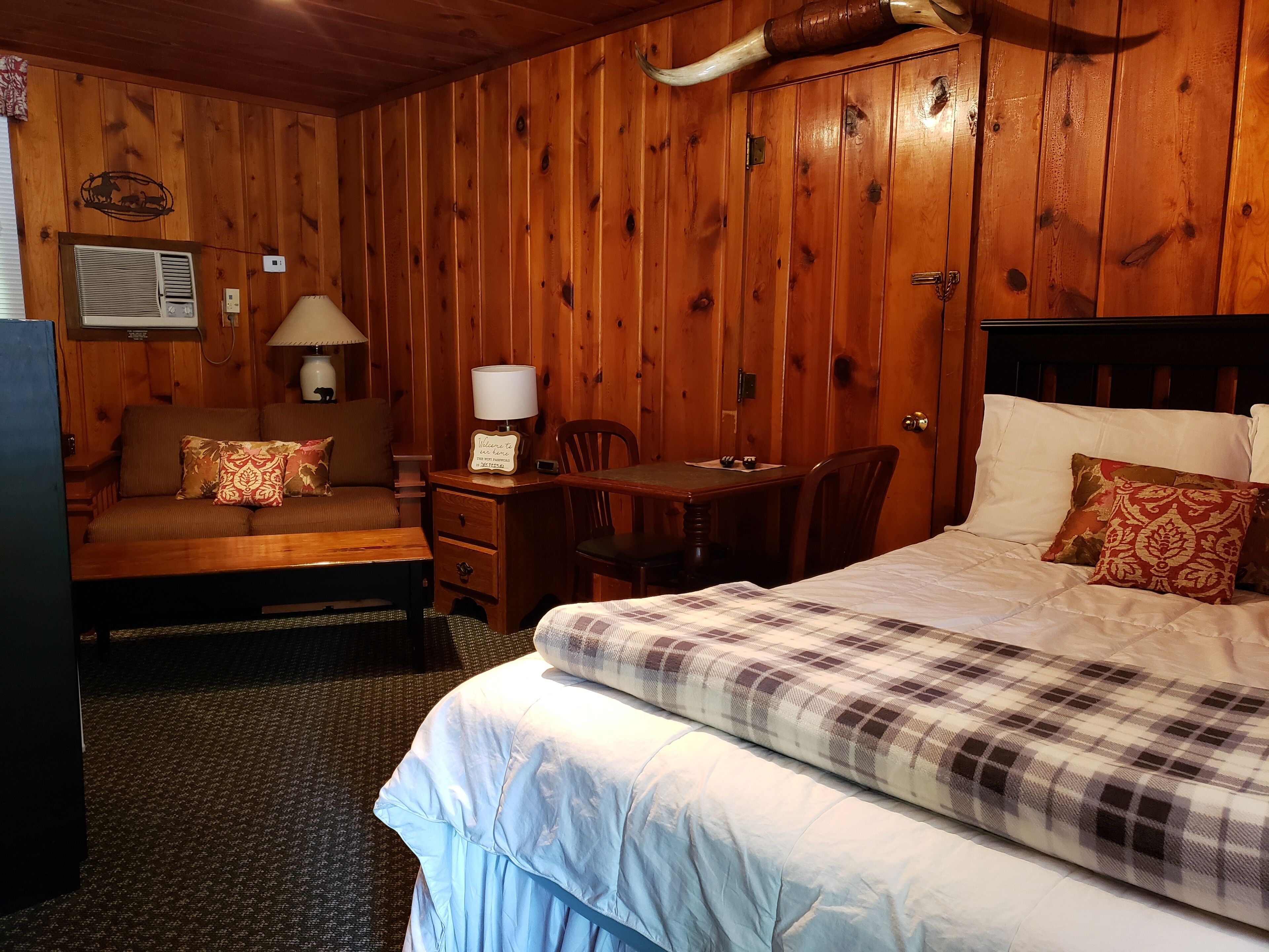 Across from Otsego Lake /Snowmobile From Your Door! Book individual rooms - 4 