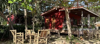 Two Kingsize bedrooms with air conditioning 1 double bedroom with fans