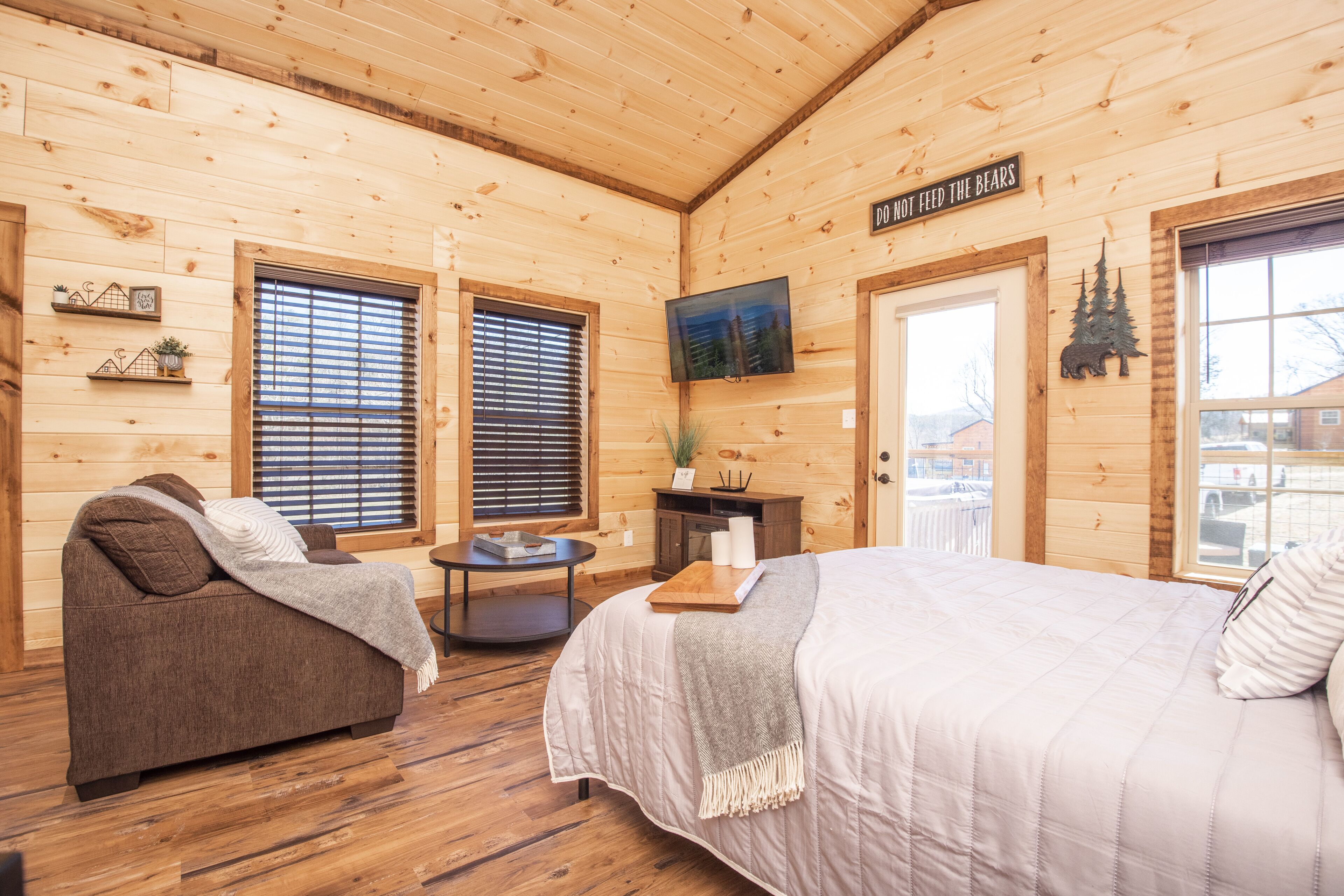 ⛰🐻NEW Romantic Tiny Home ❤️ Wi-Fi Hot Tub Fire Pit