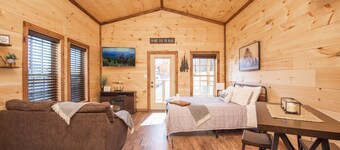 ⛰Romantic Tiny Home - Wi-Fi & Hot Tub & Fire Pit