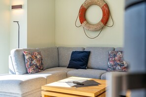 Unclassified image, 2 of 31, button - An't Grachten - New and beautiful apartment right on the water! (Krummhörn)