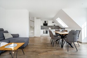 Interior - Grachtenhüsje - Dog-friendly upper floor apartment (80sqm) with balcony for 4 persons (Krummhörn)