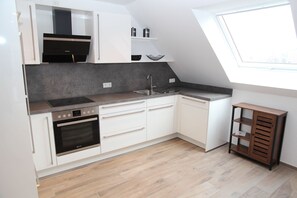 Kühlschrank, Ofen, Herdplatte, Geschirrspüler