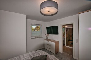 3 bedrooms, iron/ironing board, WiFi