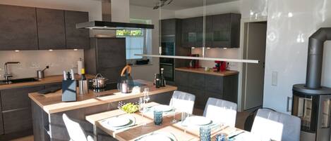 Fridge, microwave, oven, stovetop