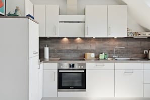 Fridge, microwave, oven, stovetop