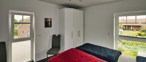 2 bedrooms, desk, iron/ironing board, WiFi