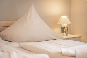 2 bedrooms, iron/ironing board, WiFi