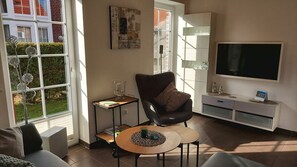 Tv, pejs, dvd-afspiller, stereoanlæg