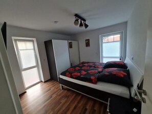 2 slaapkamers, een strijkplank/strijkijzer, wifi