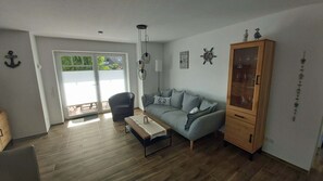 Télévision, lecteur de DVD, chaîne hi-fi