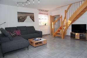 Unclassified image, 2 of 29, button - Achtern Diek - Holiday home with 100sqm for up to 6 persons with 2 bathrooms and (Norden)