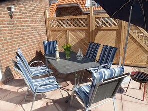 Outdoor dining - Achtern Diek - Holiday home with 100sqm for up to 6 persons with 2 bathrooms and (Norden)