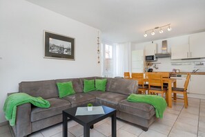 Unclassified image, 5 of 27, button