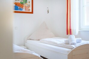 Unclassified image, 4 of 27, button