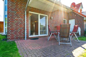 Unclassified image, 2 of 27, button