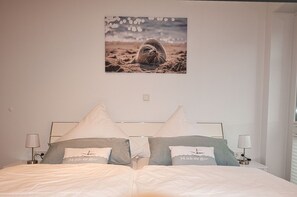 2 bedrooms, iron/ironing board, WiFi - Sielzeit - 72sqm for 4 people by the water: Sielzeit - Arrive - Relax - (Krummhörn)