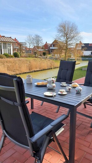 Unclassified image, 5 of 29, button