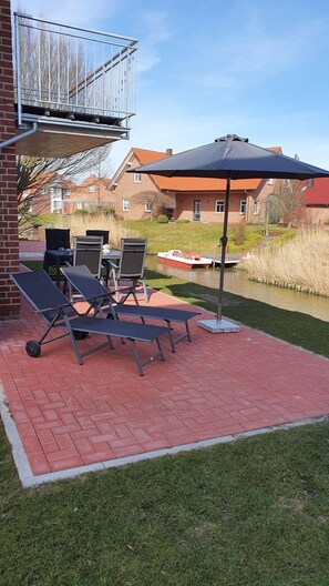 Unclassified image, 4 of 29, button