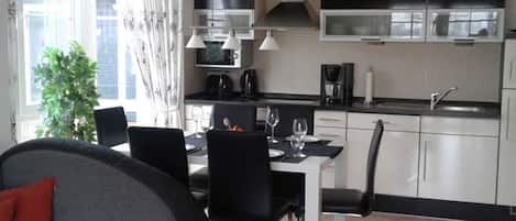 Coffee/tea maker, fridge, microwave, oven