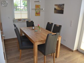 Unclassified image, 4 of 35, button