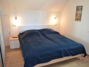 Unclassified image, 2 of 35, button