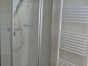 Shower - Waikiki - Allergy-friendly 100sqm vacation home with fireplace and garden in (Hagermarsch)