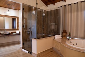 Romantic Double Room, 1 King Bed, Jetted Tub, Garden View | Jetted tub - Pousada Lua Clara (Alto Paraíso de Goiás)