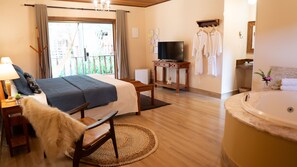 Quarto casal romântico, 1 cama King, lareira, vista para o jardim | Vista do quarto