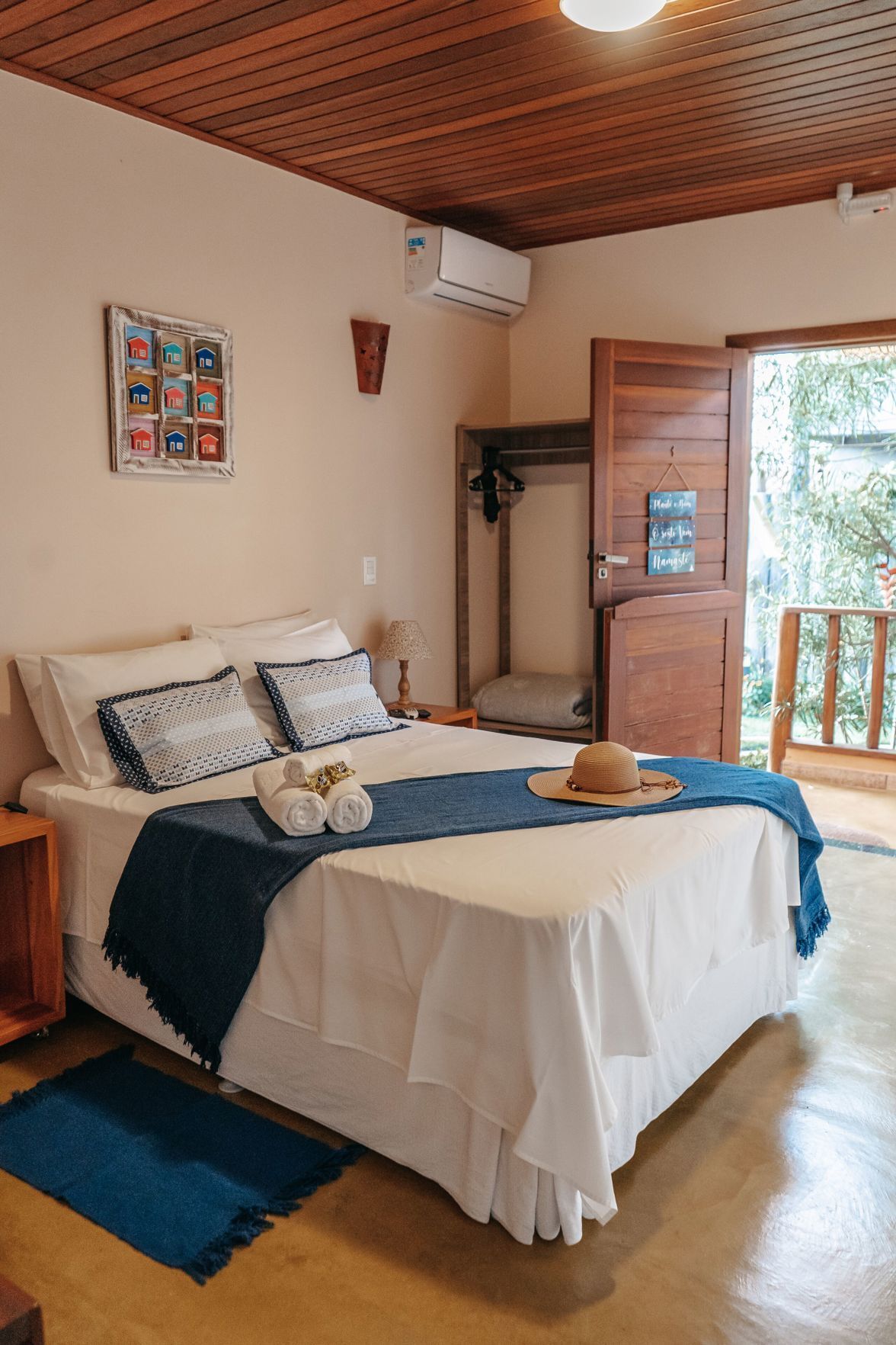 Individually decorated, free WiFi, bed sheets