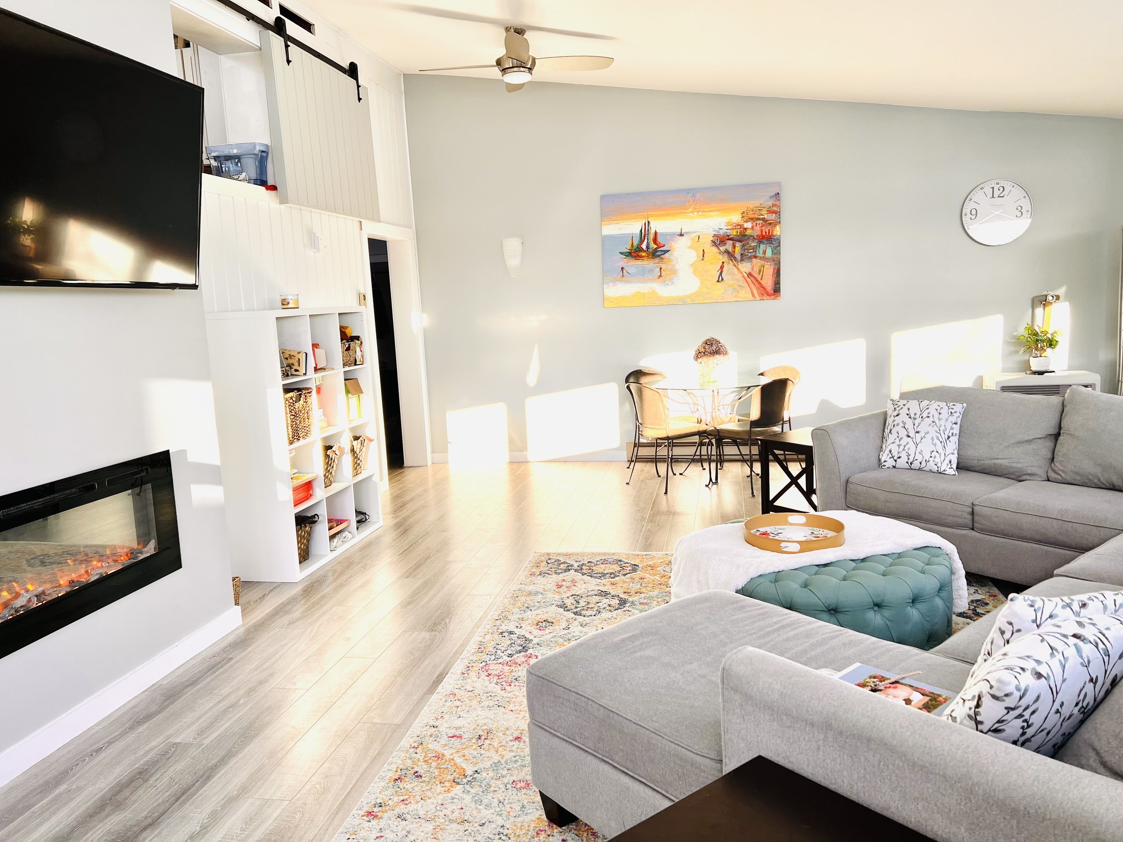 Walkable, modern, spacious village home, dockage, hot tub, fenced in yard.