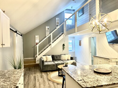 Walkable, modern, spacious village home, dockage, hot tub, fenced in yard.