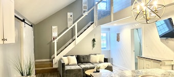 Walkable, modern, spacious village home, dockage, hot tub, fenced in yard.