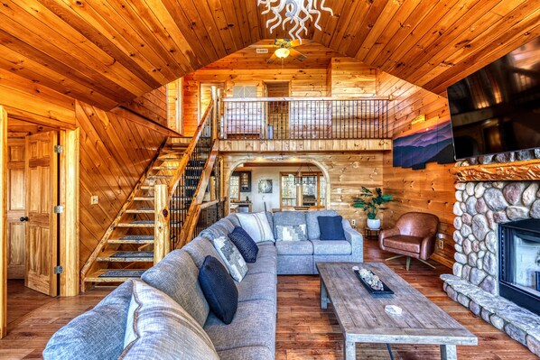 Smart TV, fireplace, video games - 🌟Gorgeous 6BR Cabin w/Spa, Firepit & Mountain View ⛰ (Mineral Bluff)