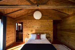 3 quartos, acesso à internet, roupa de cama